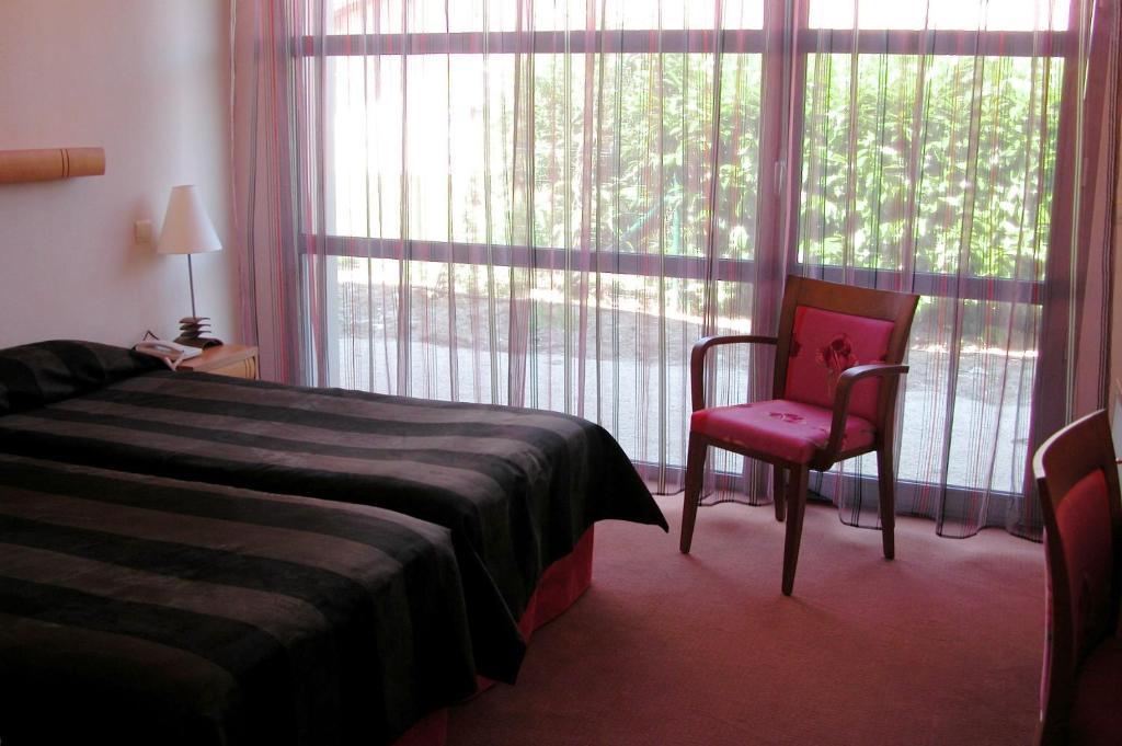 Hotel Le Jura ดีวอน-เล-แบ็ง ห้อง รูปภาพ