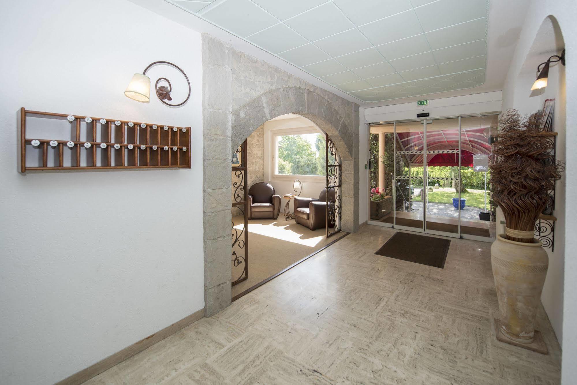 Hotel Le Jura ดีวอน-เล-แบ็ง ภายนอก รูปภาพ